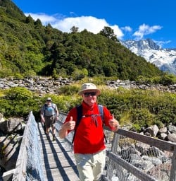 guests hike in mt cook national park PS09FEB26