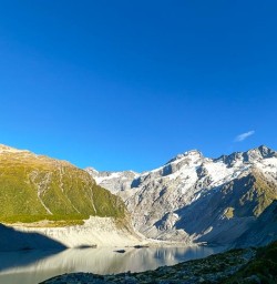 guests hike mt cook national park GE30MAR26