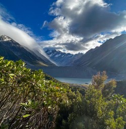 guests hike mt cook national park RM23FEB26 