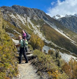 guests hiking Aoraki National Park GE03NOV25
