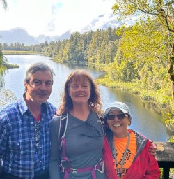 guests hiking Lake Matheson GE03NOV25