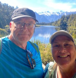 guests hiking Lake Matheson MP03NOV25