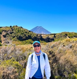 guests hiking Tongariro National park SN27JAN26