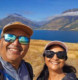 guests hiking in Queenstown RM09FEb26