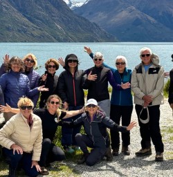 guests hiking in Queenstown RM17NOV25