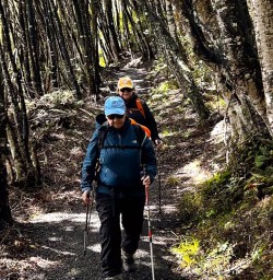guests hiking in Stewart Island GW17NVO25
