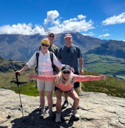 guests hiking in Wanaka MP24NOV25