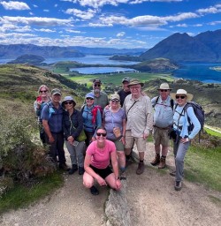 guests hiking in Wanaka Rocky Mountains Track MP10NOV25