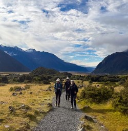 guests hiking in aoraki mt cook RM12JAn26