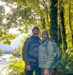 guests hiking milford track GE09MAR26