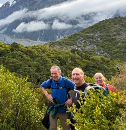 guests hiking mt cook national park KC24NOV25