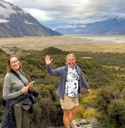 guests hiking mt cook national park PS19JAN26