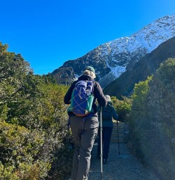 guests hiking the Hooker Valley Track in Aoraki Mount Cook National Park PS27OCT25
