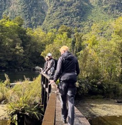 guests hiking the Milford Track GE24NOV25