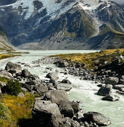 guests in Mt Cook National Park PS02AMr26