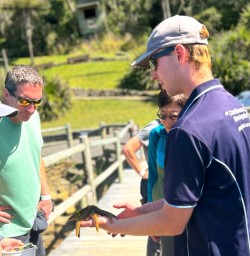 guests in Queen Charlotte Sound RM09MAR26