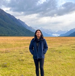 guests in fiordland national park PS09FEB26