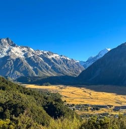 guests in mt cook national park PS09MAR26