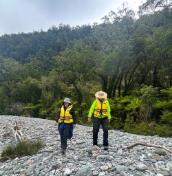 guests jet boat adventure haast river MP22DEC25