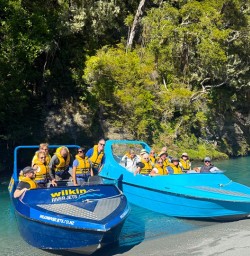 guests jet boating wilkin river PS16MAR26