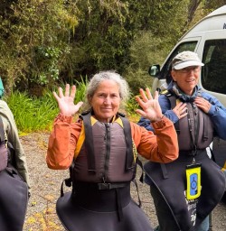 guests kayak Lake Mapourika KC17NOV25