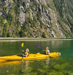 guests kayak Milford Sound PS02MAR26