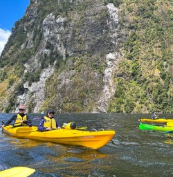guests kayak Milford Sound PS22DEC25