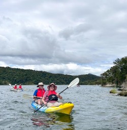 guests kayak along Steaming Cliffs SN03FEb26
