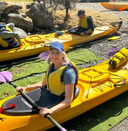 guests kayak in Milford sound PS02MAR26