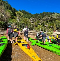 guests kayak in queen charlotte MP22DEC25