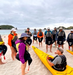 guests kayaking Cathedral Cove SN24FEB26