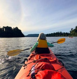 guests kayaking Lake Mapourika KC16MAR27