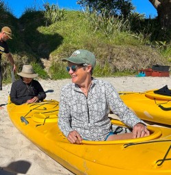 guests kayaking in Cathedral Cove SN04NOV25