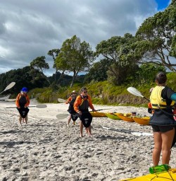 guests kayaking in Cathedral Cove SN28OCT25