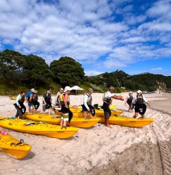 guests kayaking to Cathedral Cove SN17FEB26