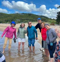 guests on Hot Water Beach SN28OCT25