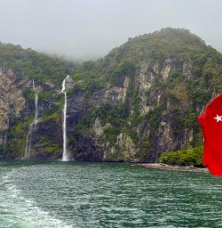guests on Milford Sound Cruise MP16MAr26