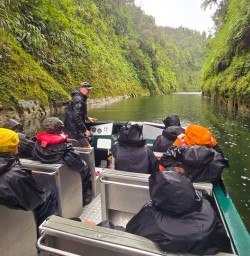 guests on Whanganui River Journey GN23MAR26