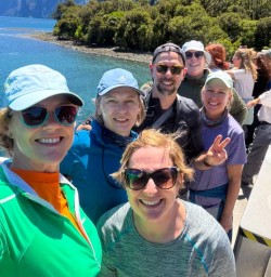 guests on the milford sound cruise MP05JAN26