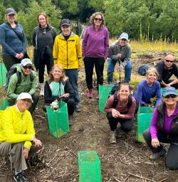 guests plant trees in Arrowtown KC22DEC25