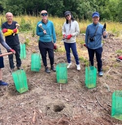 guests planting trees in Arrowtown PS22DEC25