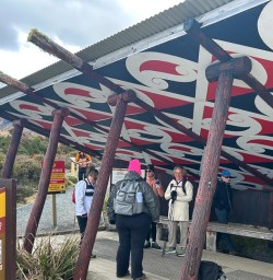 guests starting hike Tongariro National Park SN28OCT25