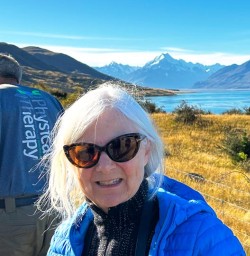 guests stop along Lake Pukaki GE30MAr26