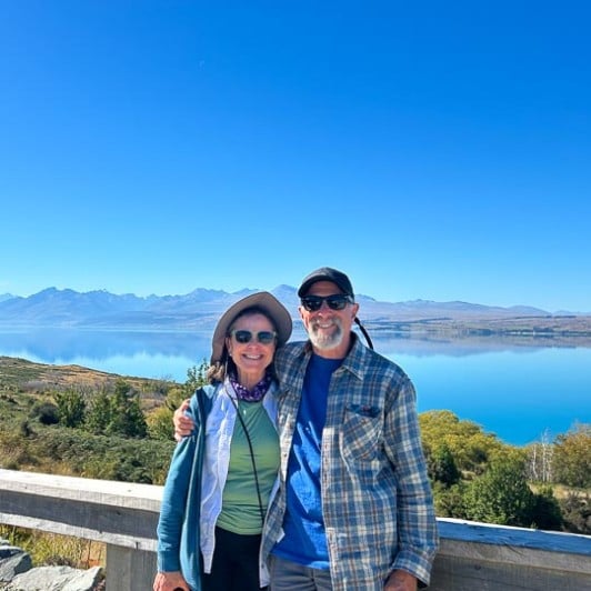 guests stop along Lake Pukaki MP23MAR26