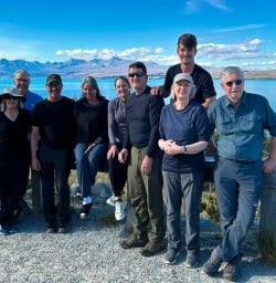 guests stopping along Lake Pukaki GE09MAR26