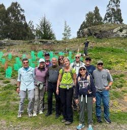 guests tree planting in Arrowtown GE03NOV25
