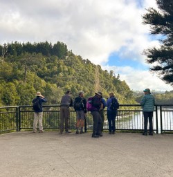 guests visit Huka Falls Sn03MAR26