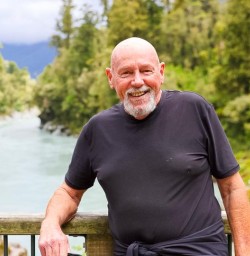 guests visiting Hokitika Gorge GE10NOV25