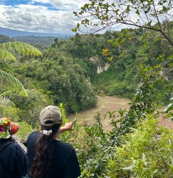 guests visiting waimangu volcanic valley SN03FEB26