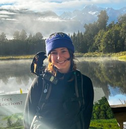 guide Chloe Lake Matheson GE09MAR26